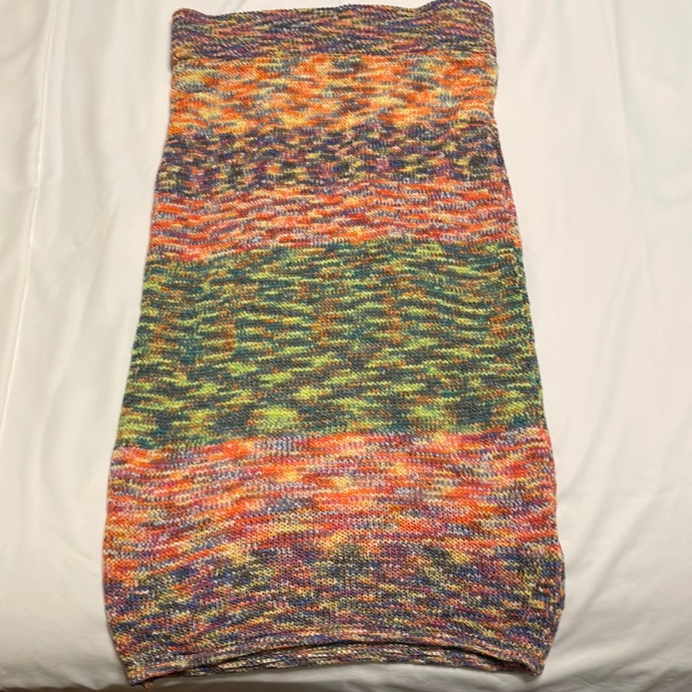 Gabrielle Union multi colored knit skirt (Medium) And Shrug(large)